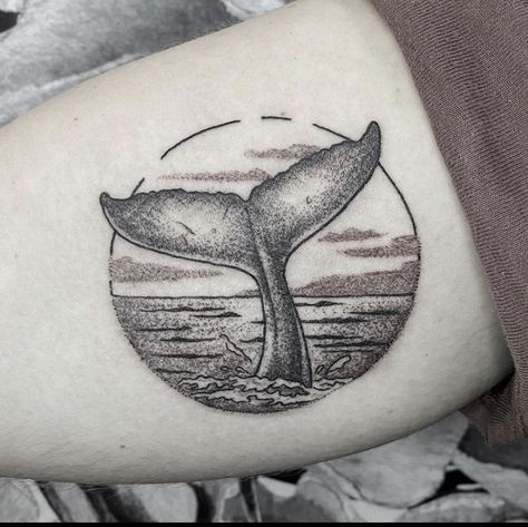 Tattoo Mar Ocean, Sea Tattoo Sleeve, Whale Tail Tattoo, Ocean Tattoo Ideas, Tattoos Ocean, Small Beach Tattoos, Beach Tattoo Ideas, Underwater Tattoo, Upper Leg Tattoos