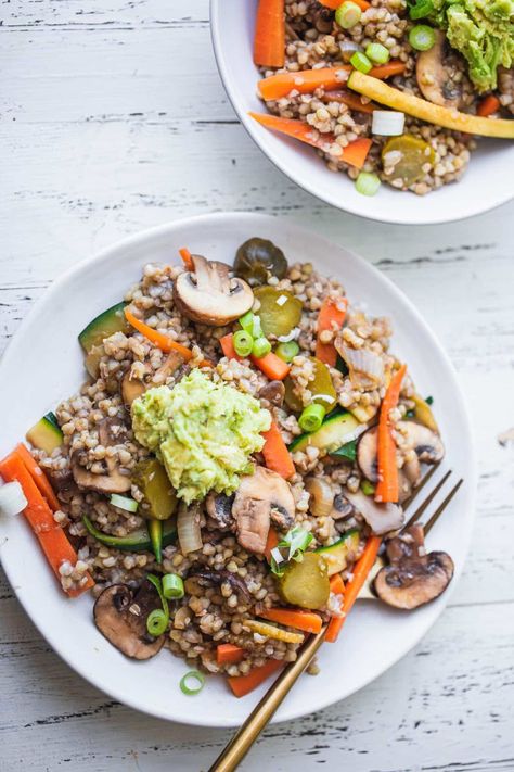 This mushroom buckwheat porridge bowl is perfect for a savoury breakfast, lunch or dinner! Quick and easy to make, this super simple recipe certainly isn't missing any flavour. Gluten-free and oil-free. Buckwheat Bowl, Buckwheat Porridge, Roasted Mediterranean Vegetables, Porridge Bowl, Buckwheat Recipes, Vegan Mushroom, Cooked Carrots, Cooked Breakfast, Spinach Stuffed Mushrooms