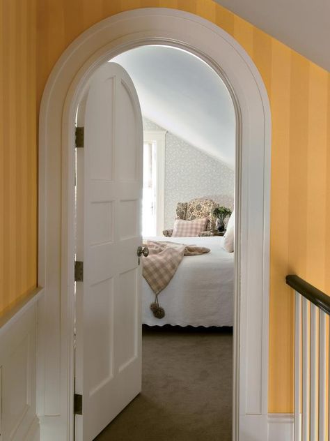 Arched bedroom door idea Round Doorway, Yellow Stripes Wallpaper, Arched Interior Doors, Arched Doorway, Arch Doorway, Storage Inspiration, Arch Interior, Arched Doors, Round Door