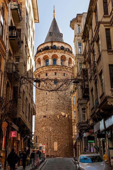 Galata Kulesi Efsaneleri | Galata Kulesi'nin Tarihi ve Özellikleri Istanbul Turkey Photography, Istanbul Photography, Hagia Sophia, Turkey Travel, Dream City, City Aesthetic, Istanbul Turkey, Beautiful Buildings, Leaning Tower Of Pisa