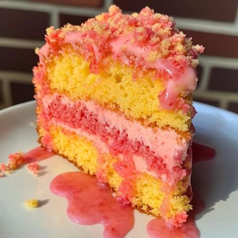 Lemon Crunch Cake Recipe, Lemon Crunch Cake, Lemon Crunch, Crunch Cake Recipe, Strawberry Crunch Cake, Strawberry Crunch, Cake With Strawberry, Cream Icing, Crunch Cake