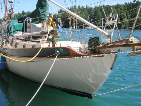 Westsail 32, Used Sailboats For Sale, Cabin Decks, Used Sailboats, Liveaboard Sailboat, Sailboats For Sale, Yacht Builders, Classic Yachts, Yacht Broker