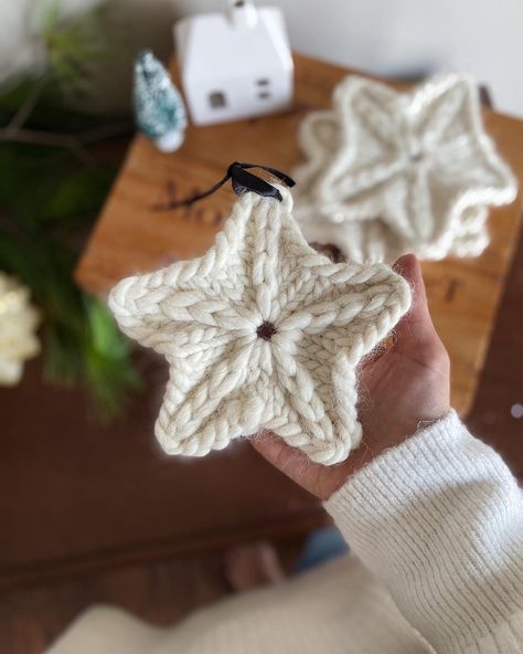 Star Ornament Pattern, Knit Christmas Ornaments, Christmas Knitting Patterns Free, Knit Christmas, Christmas Knitting Patterns, Ornament Pattern, Christmas Ornament Pattern, Tree Pattern, Knitting Gift