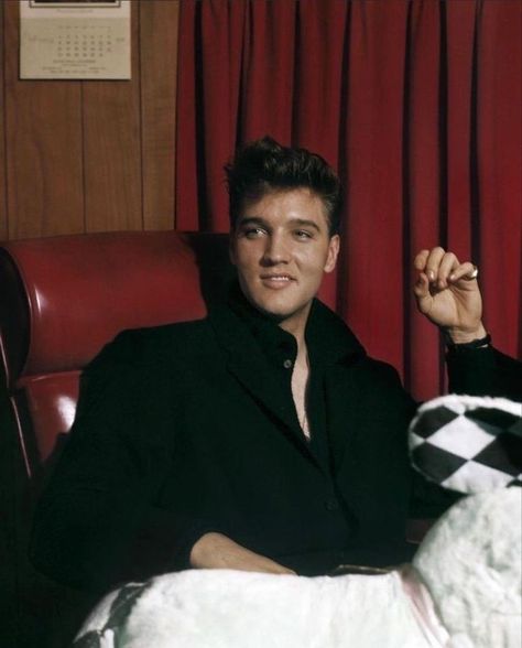 Oldies Fashion, Elvis Memorabilia, Love Icon, Elvis Presley Movies, Suspicious Minds, Elvis Presley Images, Young Elvis, My Love For You, Elvis Presley Pictures