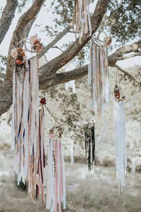 Santa Barbara Elopement, Boho Wedding Dress With Sleeves, Boho Wedding Backdrop, Deco Champetre, Boho Wedding Decorations, Floral Hoops, Wedding Boho, Ceremony Backdrop, Green Wedding Shoes