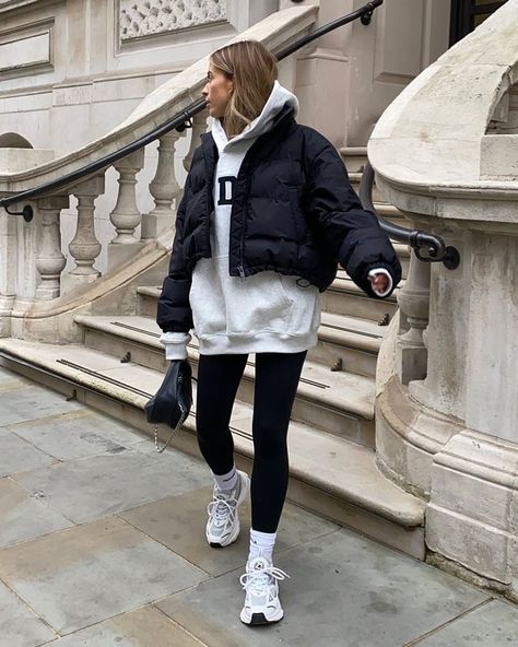 Milenial Outfit Fashion 2023, Sport Winter Outfit, Outfit Sport Mujer, Outfit Invierno Casual, Lookbook Outfits Winter, Aesthetic Chill Outfits, Comfy Style Outfits, Chill Outfits Winter, Chill Winter Outfit