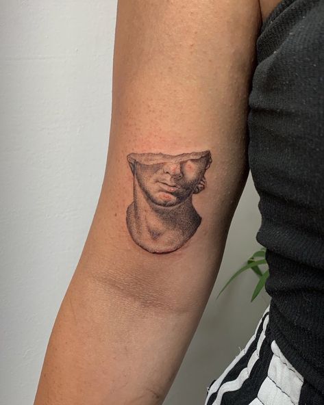 Greek Goddesses Tattoos Athina Greece God Tattoo, Greek Mythology Art Tattoos, Greek Tattoos For Men, Small Greek Tattoos, Greek Style Tattoos, Greece Mythology Tattoo, Tattoos Greek, Ancient Greek Tattoo, Greek Goddess Tattoo