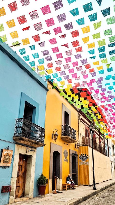 Mexican Style Bedroom, Mexico Architecture, Oaxaca Mexico Travel, Mexican Restaurant Decor, Mexico Wallpaper, Oaxaca City, Retro Graphic Design, Mexican Party Theme, Mexico Culture