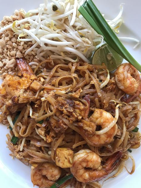 Pad Thai Thai Aesthetic, Big Appetite, Food Goals, Pad Thai, Amazing Food, Japchae, Aesthetic Food, Food Lover, Snack Recipes