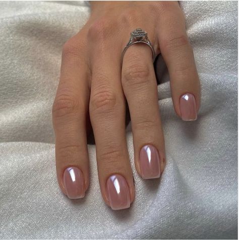 Natural Round Nail Designs, Nails Squoval Designs, Short Round Chrome Nails, Builder Gel Short Nails, Rounded Square Nails Designs, Short Sqovalnails, Square Pearl Nails, Builder Gel Nails Design Short Natural, Acrylic Overlay Nails Short Natural