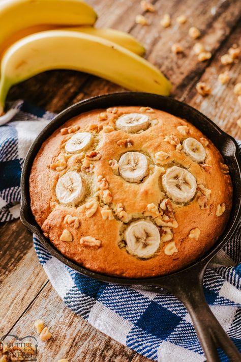 Skillet Cakes Cast Iron, Cast Iron Skillet Banana Bread, Dutch Oven Banana Bread, Skillet Banana Bread, Cast Iron Banana Bread, Cast Iron Muffin Pan Recipes, Cast Iron Cake Recipes, Skillet Bread Cast Iron, Cast Iron Skillet Recipes Breakfast