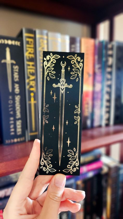 You will receive (1) Whimsical Sword gold foil bookmark 📖 ! The gold foil makes this bookmark the most stunning and elegant addition to your bookshelf 🌙 The perfect gift for any fantasy book lover. The same image is on both sides of the bookmark! Sticker info: ✨ 2x6 inches in size ✨ Soft Matte Finish ✨ Strong & high quality ✨ 400 GSM ✨ Printed on Silk paper ✨ Double Sided Delivery: 🍃 International shipping 🍃 Packaged safely for shipping 🍃 Quick processing ✨ You can always contact me for mor Bookmark Display, Foil Bookmark, Bookmarks To Print, Fun Bookmarks, Books Bookmark, Cool Bookmarks, Homemade Bookmarks, Fantasy Bookmarks, Unique Bookmarks