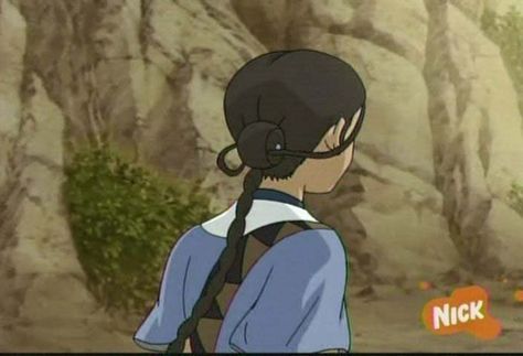 Katara's hair loopies that make no sense. Katara Hair, Katara Costume, Hair Stayl, Avatar Cosplay, Hair Challenge, Hair Projects, Avatar 2, Cosplay Hair, All Hairstyles