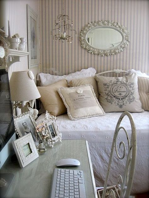 shabby chic apartment | Angie at Home : Dreaming of a Shabby Chic Studio Apartment Camera Shabby Chic, Shabby Chic Apartment, Decoration Shabby, Estilo Shabby Chic, Apartment Chic, Office Guest Room, Shabby Chic Bedroom, Shabby Chic Vintage, Chic Bedroom