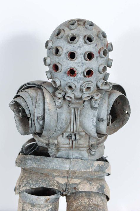 View this item and discover similar for sale at 1stDibs - Model of the first atmospheric diving suit (ADS). The Carmagnolle brothers patented their invention in 1882. Weighing over 830 pounds and joints not entirly Atmospheric Diving Suit, Deep Sea Diver, Diving Helmet, Armor Clothing, Deep Sea Diving, Power Armour, Diesel Punk, Diving Suit, Ancient Aliens