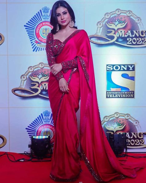 Choker For Red Saree, Mouni Roy Red Saree, Mouni Roy In Saree, Mouni Roy Saree In Naagin, Plain Red Saree, Mouni Roy Saree, Red Silk Saree, Mallika Sherawat, Plain Sarees