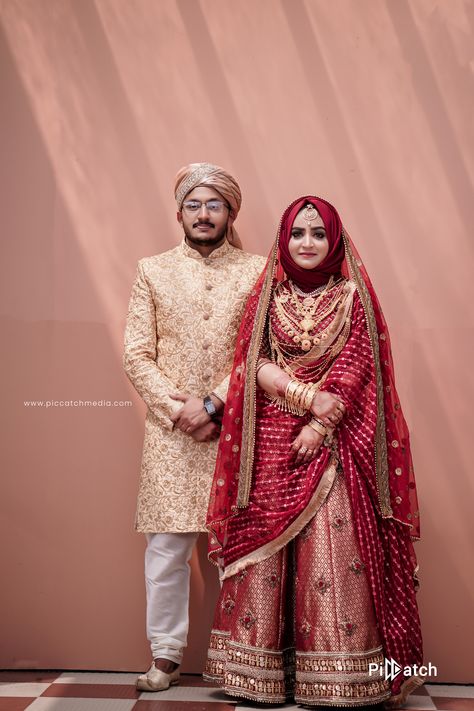 Muslim Marriage Photography, Muslim Wedding Poses, Muslim Bride Photoshoot, Nikah Photography, Muslim Wedding Couple, Tutorial Tudung, Muslim Photography, Hijabi Bride, Wedding Matching Outfits