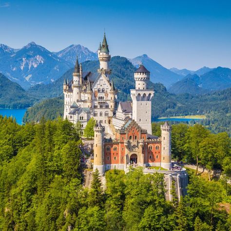 Germany Castles, Sleeping Beauty Castle, Neuschwanstein Castle, Fairytale Castle, Switzerland Travel, Disney Castle, Beautiful Castles, Famous Landmarks, Beautiful Places To Visit