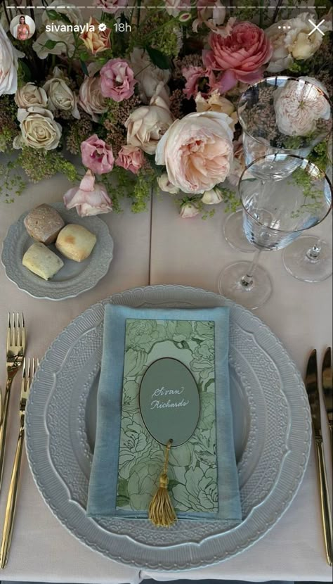 Restaurant Place Setting, Wedding Menu And Napkin, Garden Party Wedding Place Setting, Wedding Seating Area, Black Tie Garden Party, Tuscany Wedding Decor, Wedding Pallets, Wedding Table Layout, Friend Dinner