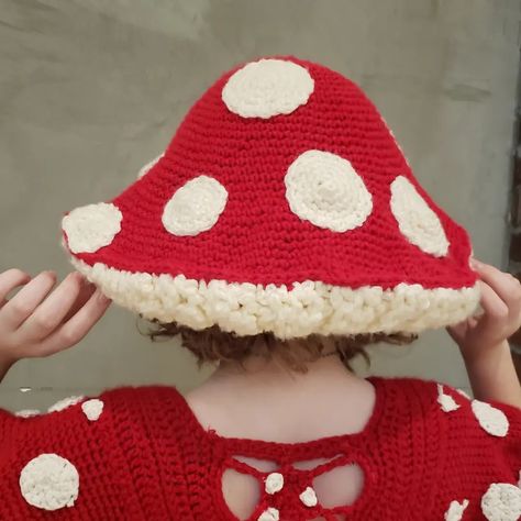 Crochet Mushroom Hat Free Pattern, Mushroom Hat Crochet, Crochet Mushroom Hat, Hat Reference, Mushroom Ideas, Mario Hat, Mushroom Costume, Mushroom Shirt, Easy Crochet Animals