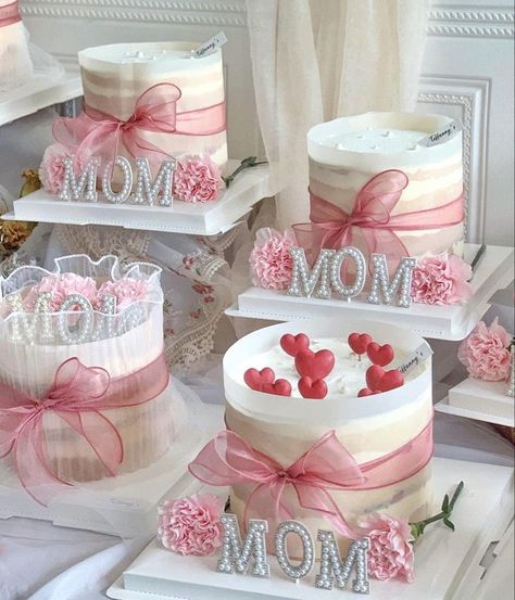 Acetate Cake Decorating, Women's Day Cake Ideas, Trending Cake Designs 2023, Cake Trends For 2023, Acetate Cake, Cube Cake, Fondant Flower Tutorial, Mini Cake Pans, Buttercream Flower Cake