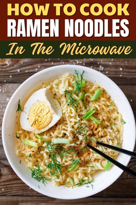 No need to boil water when you know how to cook ramen noodles in the microwave! It's the easiest way to have dinner ready fast- perfect for busy weeknights. Ramen Noodles In Microwave, How To Cook Ramen, Egg In Ramen Noodles, Ramen Soup Recipes, Ramen Dinner, Ramen Recipes Easy, Easy Ramen, Homemade Ramen, Noodle Recipes Easy