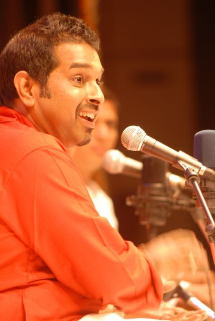 Shankar Mahadevan : A musical powerhouse of energy. Live, recorded, playback - doesn't matter - if its Shankar, it's always electric. He loves music and music loves him back :-) Shankar Mahadevan, Doesn't Matter, Music Love, Singers, Love Him, Pop Culture, Musician, Singing, Musical