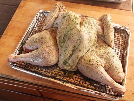 The Food Lab: How to Make an Herb Butter-Rubbed Spatchcocked Roast Turkey in Under 2 Hours Butterfly Turkey, Butterflied Turkey, Spatchcock Turkey Recipe, Turkey Marinade, Turkey Breast Recipes, Spatchcock Turkey, Marinated Turkey, Roast Turkey Recipes, Dinner Favorites