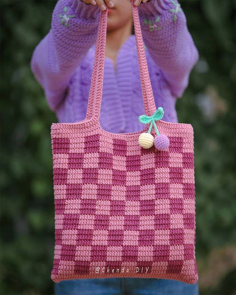 Checkered Tote Bag, Crochet Checkered, Ghost Tote Bag, Crochet Mini Bag, Tote Bag Pattern Free, Womens Crochet Patterns, Knitting Tote Bag, Bag Pattern Free, Crochet Clutch