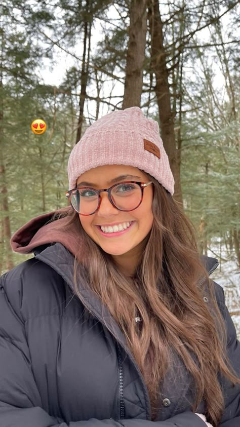 Glasses Inspo Long Face, Everyday Glasses For Women, Celebrities Wearing Glasses, Glasses Red Hair, Best Glasses For Heart Shaped Face, Cute Glasses Round Face, Spencer Barbosa Glasses, Cute Glasses For Round Face, It Girl Glasses