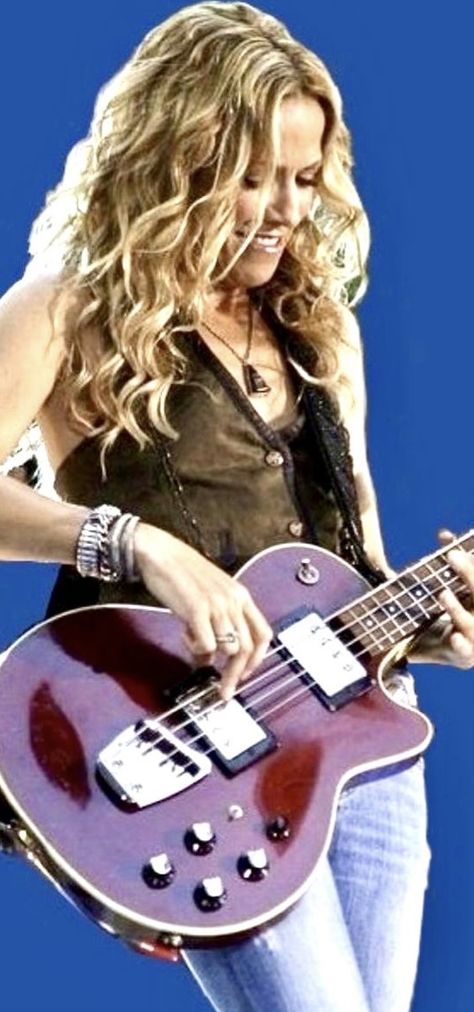 Sheryl Crow Hair, 90s Female Singers, Jewel Singer, Colbie Caillat, Gina Gershon, Sheryl Crow, Women Of Rock, Music Pics, Female Musicians