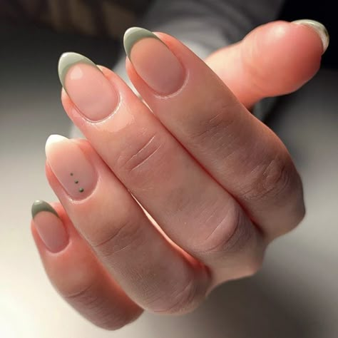 Round Nail Designs, Classic Nail Designs, Short French Tip Nails, Simple Gel Nails, Classic Nails, Round Nails, Oval Nails, Neutral Nails, Dipped Nails