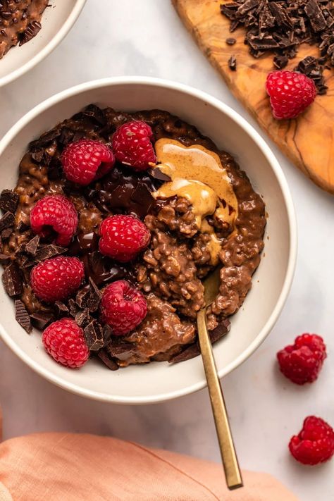 Recipes Chili, Oat Bowls, Oatmeal Bowls, Chocolate Oats, Chocolate Oatmeal, Food Breakfast, Healthy Oatmeal, Healthy Diet Recipes, Healthy Food Choices