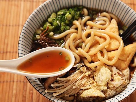 Shoyu Udon, Cabbage Vegan, Vegan Udon, Vegan Korean Food, Ramen Vegan, Veg Pasta, Traditional Japanese Food, Japanese Udon, Wasabi Peas