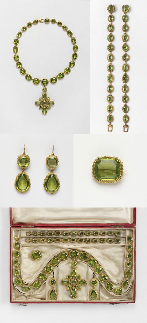 Set of gold and peridot jewels, composed of a necklace with pendent cross, two bracelets, two earrings and brooch. They are contained in a red leather case and have survived with a letter from Princess Elizabeth. Periodot mounted in gold, with gold pin. On 30 April 1816 the Prince Regent, the future George IV, sent to ‘Miss Coats’ a set of peridots to wear at the marriage of his daughter, Princess Charlotte, and Prince Leopold of Saxe-Coburg. Peridot Tiara, Verde Jade, George Iv, Tiaras Jewellery, Georgian Jewelry, Peridot Jewelry, Historical Jewellery, Princess Elizabeth, Peridot Earrings