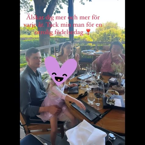 Bill and his family on Alida's birthday, 30th of January 2023, Cape Town, South Africa 😍😍 Skarsgard Brothers, Bill Skarsgard Pennywise, Skarsgard Family, Bill Istvan Günther Skarsgård, Hunter Games, Bill Skarsgard, Family Birthday, Anya Taylor Joy, Ig Feed