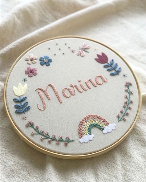 Baby Embroidery Ideas, Baby Embroidery Hoop, Baby Name Embroidery, Embroidery Hoop Art Diy, Basic Hand Embroidery Stitches, طابع بريدي, Simple Hand Embroidery Patterns, Embroidery Lessons