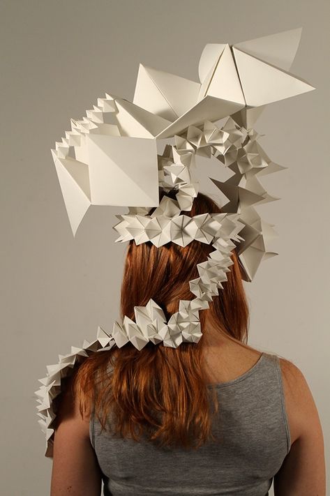 Cardboard Body Adornment, Origami Structure, Paper Headpiece, Wearable Architecture, Sculpture Fashion, Wearable Sculpture, Fashion Show Themes, Paper Masks, Humanitarian Projects