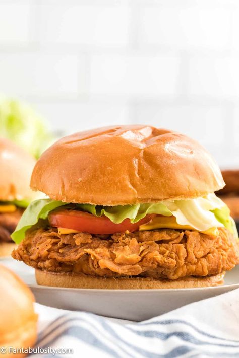 This chicken sandwich is OUT OF THIS WORLD! Especially if you loved the KFC zinger burgers... and that sauce recipe, oh my gosh! #zingerburger #kfc #chickenburger #chickensandwich #copycatrecipe Crispy Chicken Burger Recipe, Kfc Zinger Burger, Kfc Zinger, Chicken Zinger, Zinger Burger, Chicken Burger Recipe, Roast Beef Sliders, Crispy Chicken Burgers, Chicken Burgers Recipe