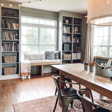 built ins provide easy access to curriculum throughout the school day, and a window seat for reading makes the space inviting.   #thesimplefarmhouse #homeschoolmom #homeschoolorganization #homeschoolroom #homeschool  #Regram via @www.instagram.com/p/B08vlDHFu2W/ #homesweethome #playmatters #homedecor Homeschool Room Decor, Homeschool Room Design, Homework Room, Weekend Mode, School Room, Window Seat, Front Room, Cheap Home Decor, Built Ins