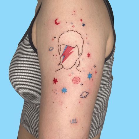 Joana Dourado on Instagram: “David Bowie ♥️⚡️ Thank you so much @albapy0_ for your cool idea and for letting me have fun drawing freehand on your arm 😭 I loved it so…” Starman David Bowie Tattoo, David Bowie Inspired Tattoos, David Bowie Tattoo Ideas, Bowie Drawing, David Bowie Tattoo, Tattoo Board, Makeup Tattoos, Ziggy Stardust, Tat Ideas