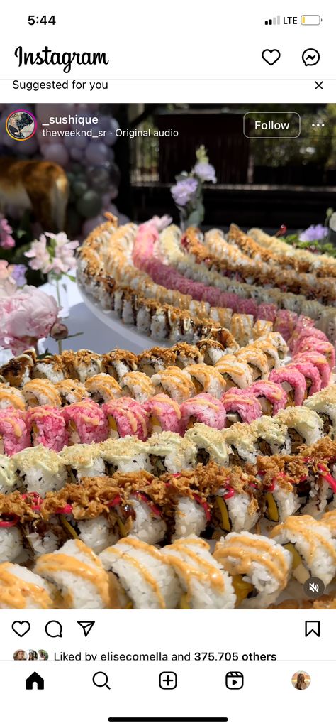 Sushi Bar For Wedding, Comfort Food Wedding Reception, Sushi For Wedding, Sushi Buffet Wedding, Sushi Bar Wedding Receptions, Wedding Food Luxury, Dumpling Bar Wedding, Fun Wedding Reception Ideas Food Stations, Sushi Table Wedding