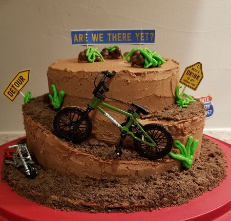 Mountain bike cake Mountain Bike Party Ideas, Mountain Bike Birthday Cake, Mountain Biking Cake, Bike Cakes For Boys, Mountain Bike Cake Ideas, Biking Cake, Cake Bike, Mountain Bike Cake, Cycling Cake