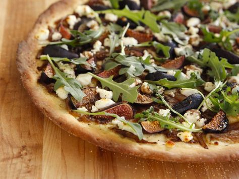 Fig and Goat Cheese Pizza #healthy #easy #recipe #homemade Fig Pizza Recipes, Fig And Goat Cheese, Fig Pizza, Pizza Healthy, Arugula Pizza, Goat Cheese Pizza, Healthy Pizza Recipes, Pizza Ideas, Maple Balsamic