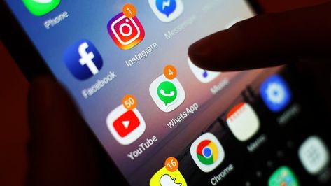 Social media sites should face regulation, the committee investigating fake news proposes. Social Media Company, Online Safety, Social Media Site, सोशल मीडिया, Android Phone, The Guardian, Social Media Platforms, Media Marketing, New York Times