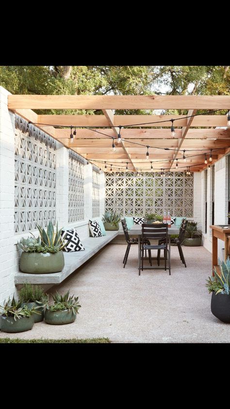 Breeze Blocks Ideas Backyard, Breeze Block Courtyard, Breeze Block Pergola, Mcm Coastal Decor, Breeze Block Seating Area, Breeze Block Patio, Cafe Garden Design Outdoor, Spanish Pergola, Outdoor Courtyard Ideas