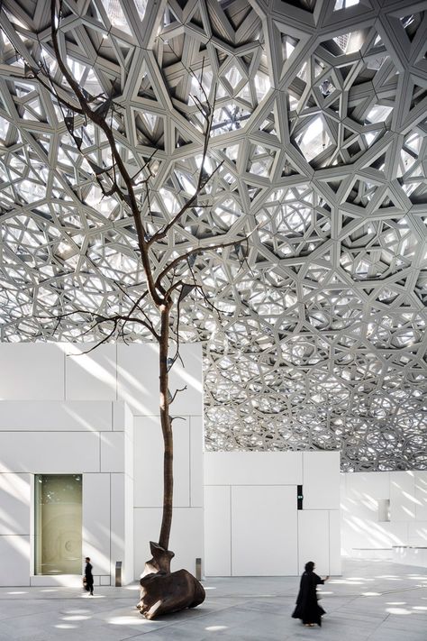 Louvre Abu Dhabi by Jean Nouvel, photography by Luc Boegly and Sergio Grazia Jean Nouvel Architecture, Louvre Abu Dhabi, Natural Interior Design, Jean Nouvel, Concrete Stairs, Parametric Architecture, Natural Interior, New Museum, Louvre Museum