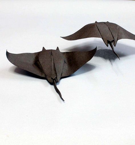 Manta ray origami Dragon Origami, Origami Bowl, Origami Ball, Origami For Beginners, Origami Dragon, Origami Fish, Origami Love, Origami And Kirigami, Origami Rose