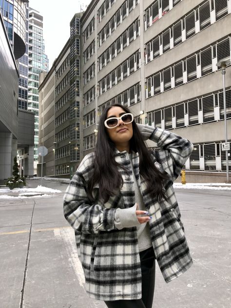 Black Plaid Coat Outfit, Black And White Plaid Jacket Outfit, Fluffy Coat Outfit, Black And White Flannel Outfit, Print Jacket Outfit, White Flannel Outfit, Checked Shirt Outfit, Plaid Jacket Outfit, Flannel Jacket Women's