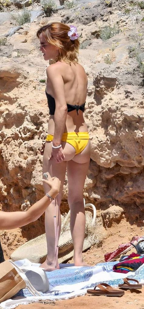 Emma Watson Body, Emma Watson Pics, Pretty Toe Nails, Celebrity Stars, Alexandra Daddario, Emma Watson, Actresses